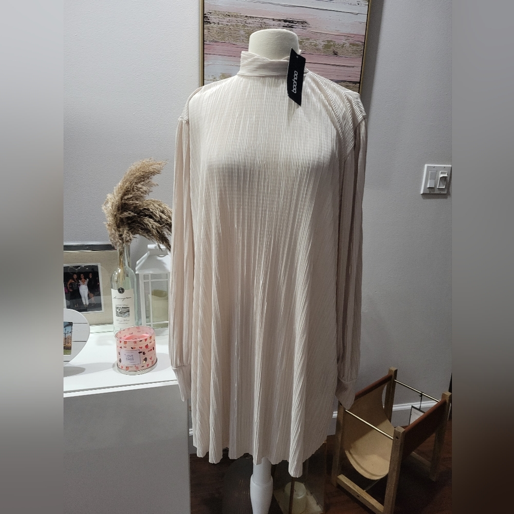 NWT Boohoo sz 12 champagne color blouse dressy gold tones long sleeves loose fit